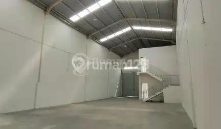 DISEWAKAN GUDANG AREA TANGERANG DEKAT PIK 2 DENGAN OFFICE
