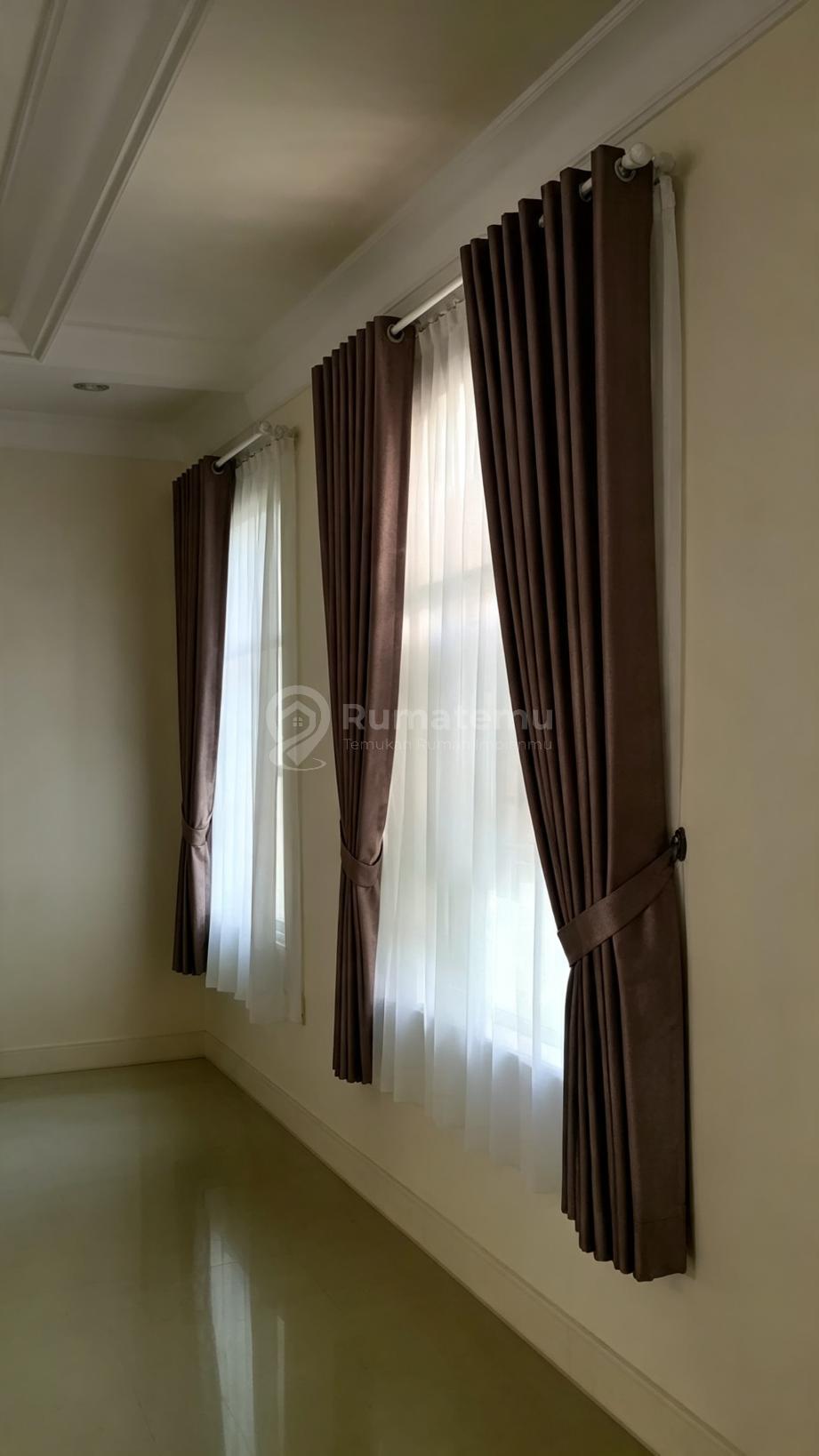 Disewakan Rumah Di Tiara Alam Sutera, Dekat Binus Dan Tol, Kamar Besar