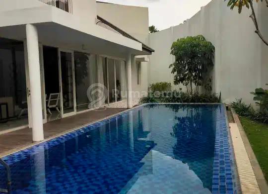 Sewa Rumah Graha Famili Furnished Swimming Pool