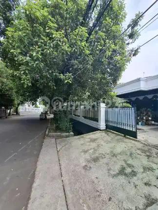 Rumah Lama Hitung Tanah di Klender Jakarta Timur