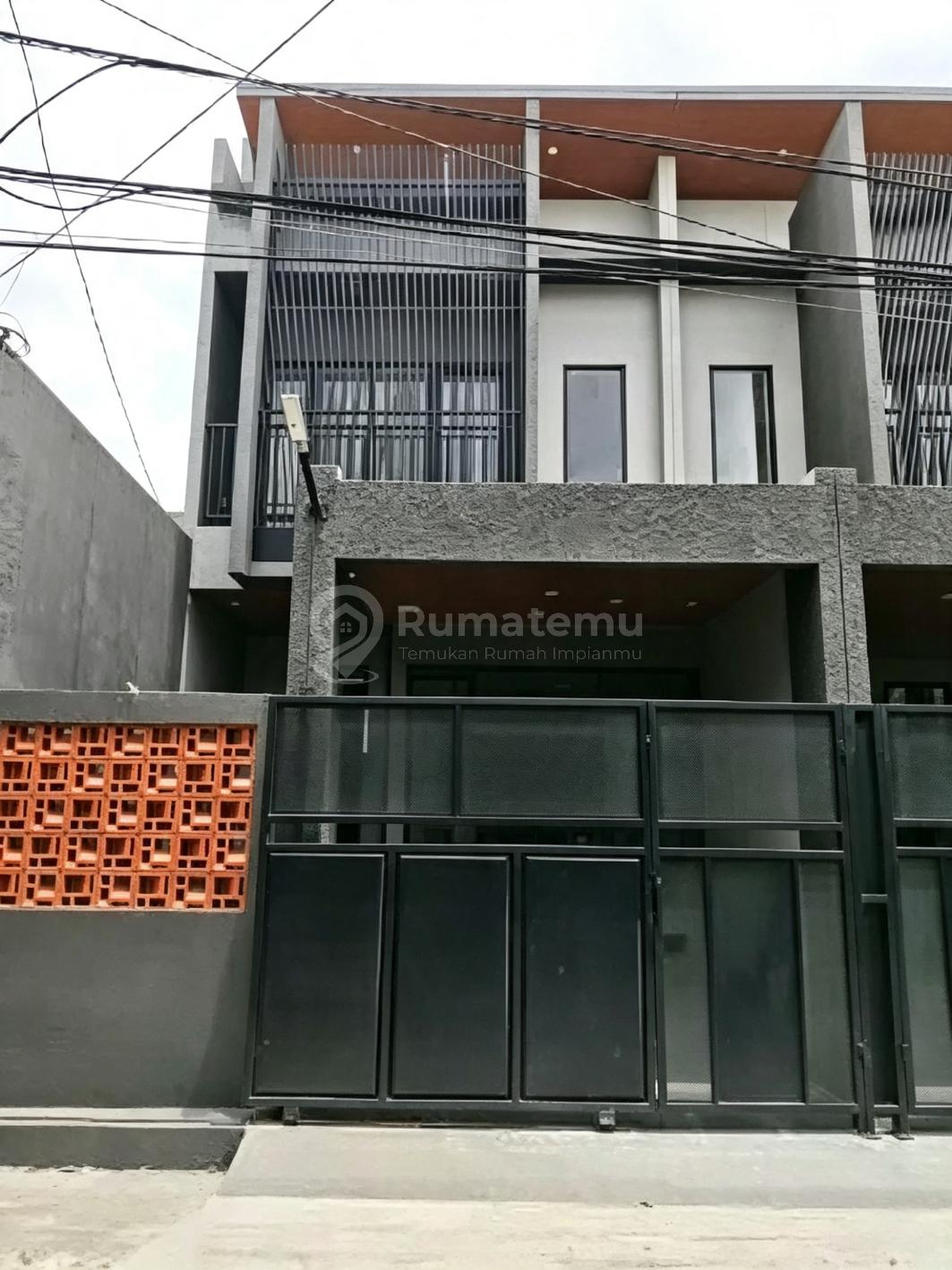 Rumah Baru Cakep Poris Indah Siap Huni Dekat Tol