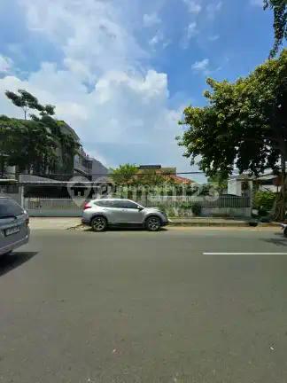 Rumah Lama Lokasi Strategis di Tebet Jakarta Selatan