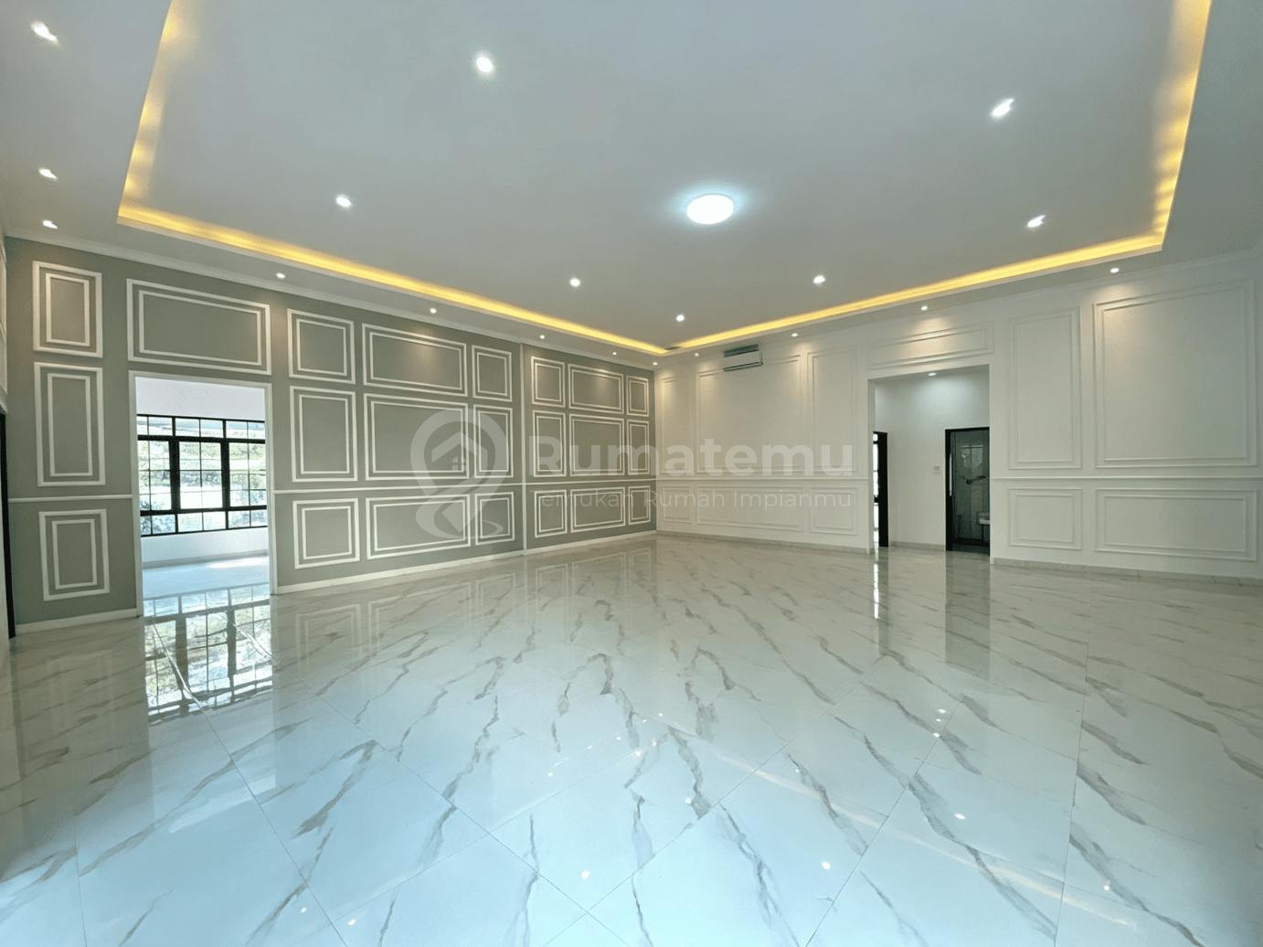 Sudah Lama Cari Rumah Tenang di Cilandak? Ini Dia - Brand New, 1 KM ke Jln Tb Simatupang, Taman, Pool-Ready, Dokumen On Hand