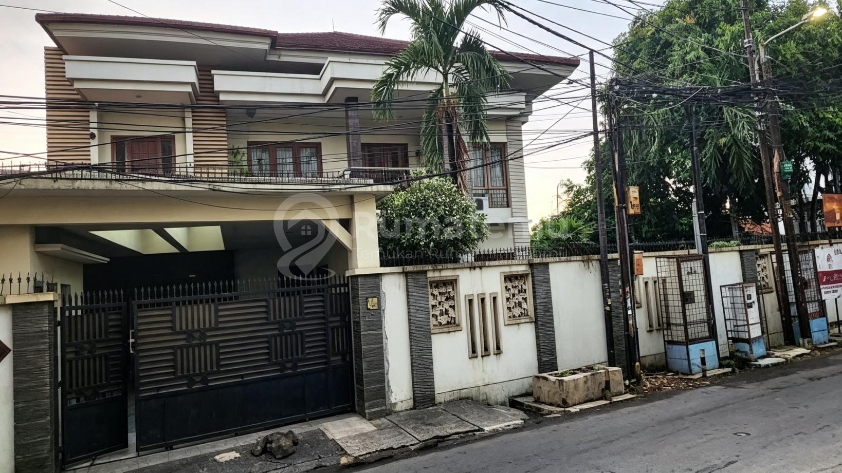 Jual Cepat Rumah Hook Cantik Sangat Strategis di Mampang Prapatan, Tegal Parang, Jakarta selatan