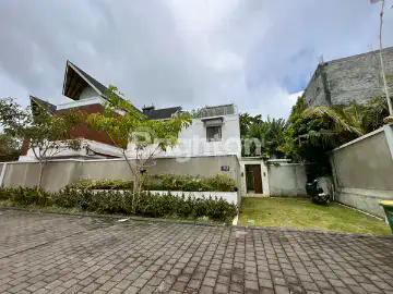 VILLA PECATU ULUWATU,4 KT 315 M2,BADUNG,BALI
