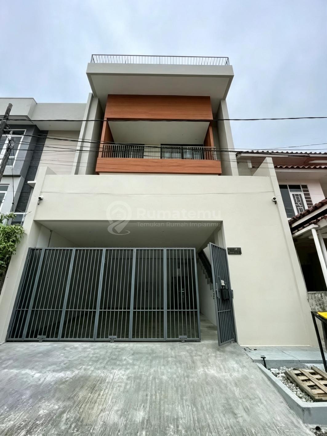 Rumah Baru Mewah Furnished Dalam Komplek Strategis di Pulomas
