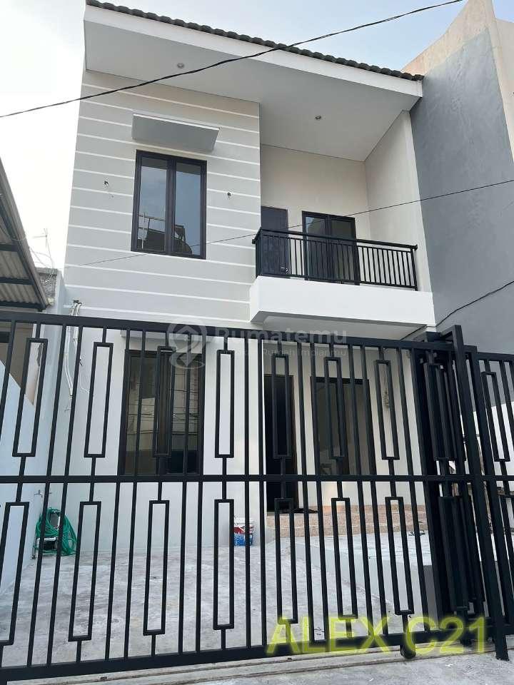 Dijual rumah + swimming pool dengan akses jalan 2 mobil di Kelapa Gading, Kelapa Gading Timur, Jakarta