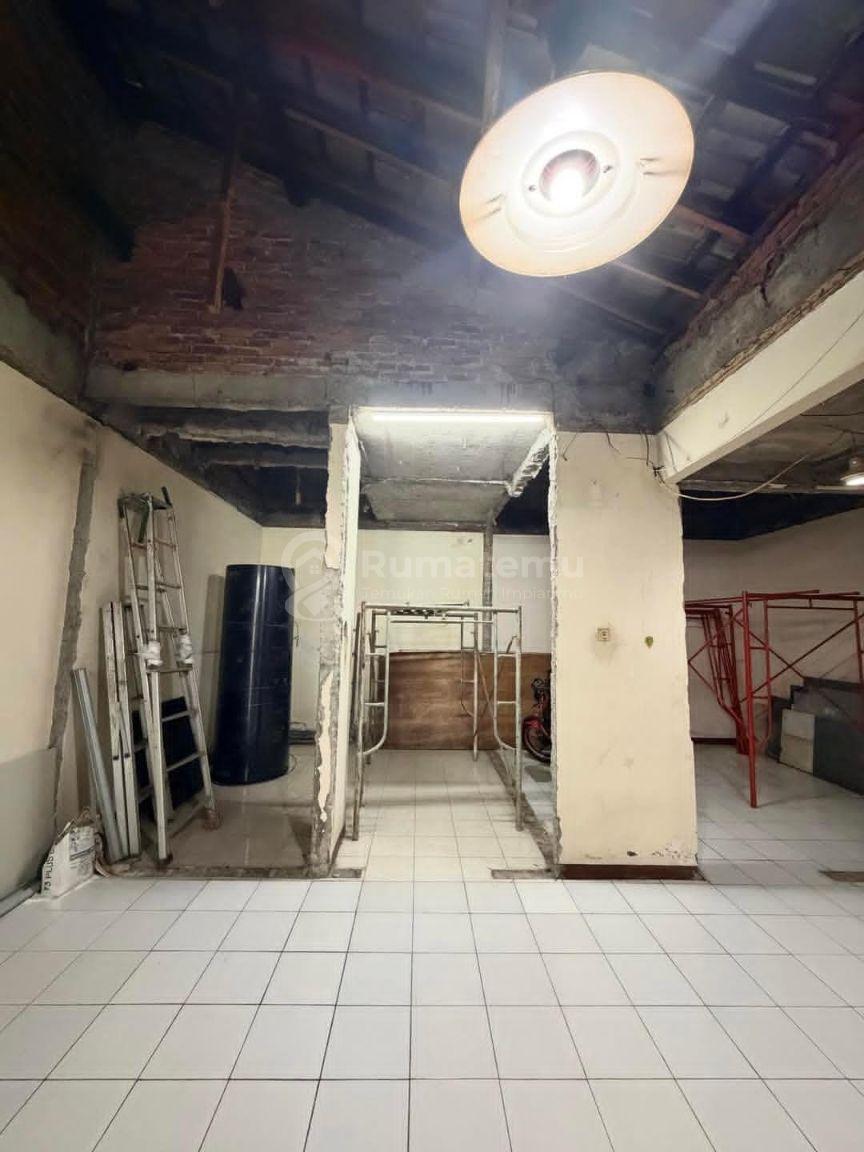 Dijual Rumah Tua Jalan Taman Alfa Indah , Kembangan Jakarta Barat
