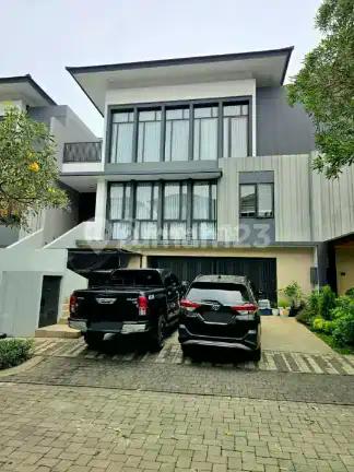Rumah 3 Lantai Siap Huni Hadap Utara Lokasi Super Premium Navapark Bsd City