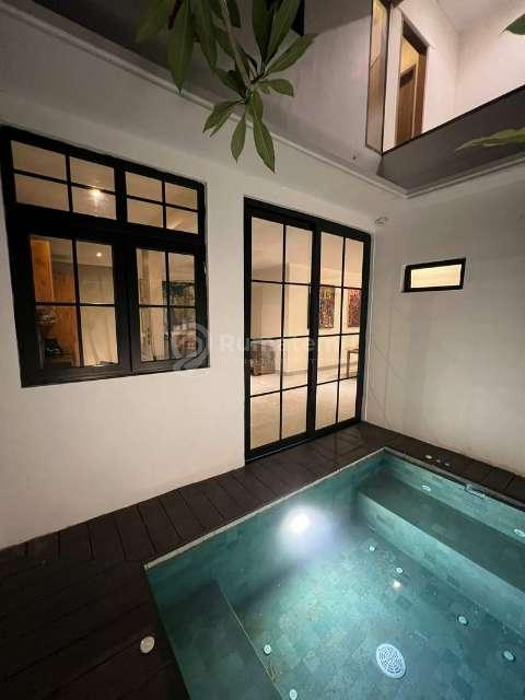 RV-3320 Modern 3-Bedroom Townhouse with Private Jacuzzi Pool in Prime Seminyak Area