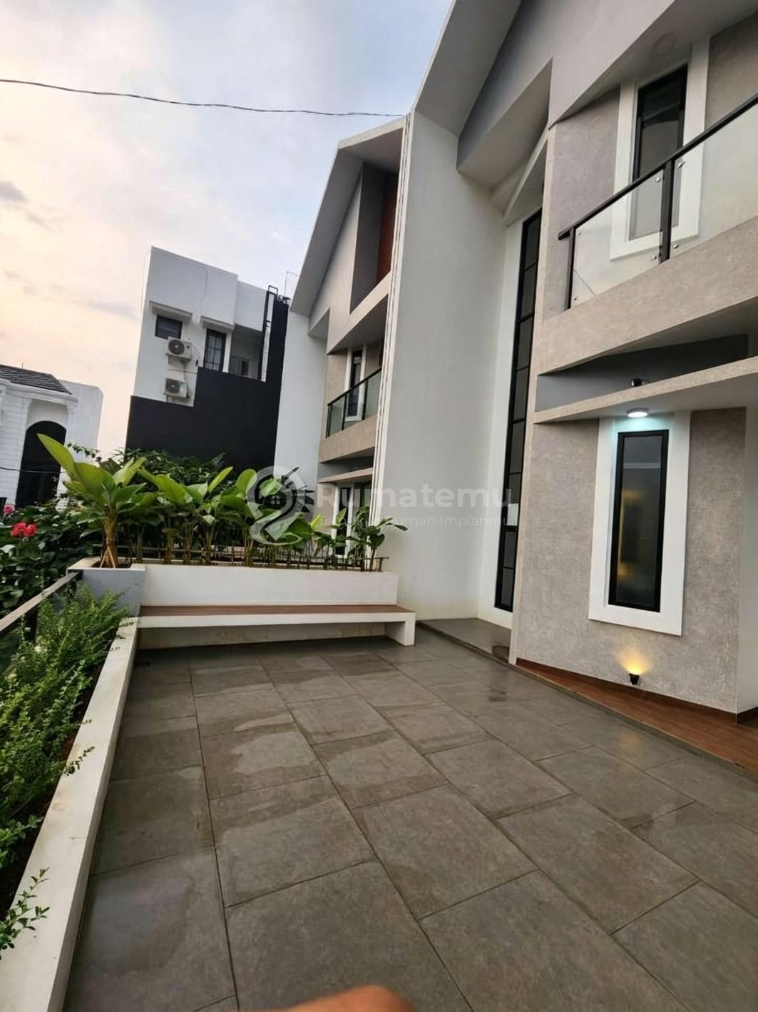 Dijual Rumah Cluster Mewah Semi furnished di Jl. Moh. Kahfi 1, Jagakarsa