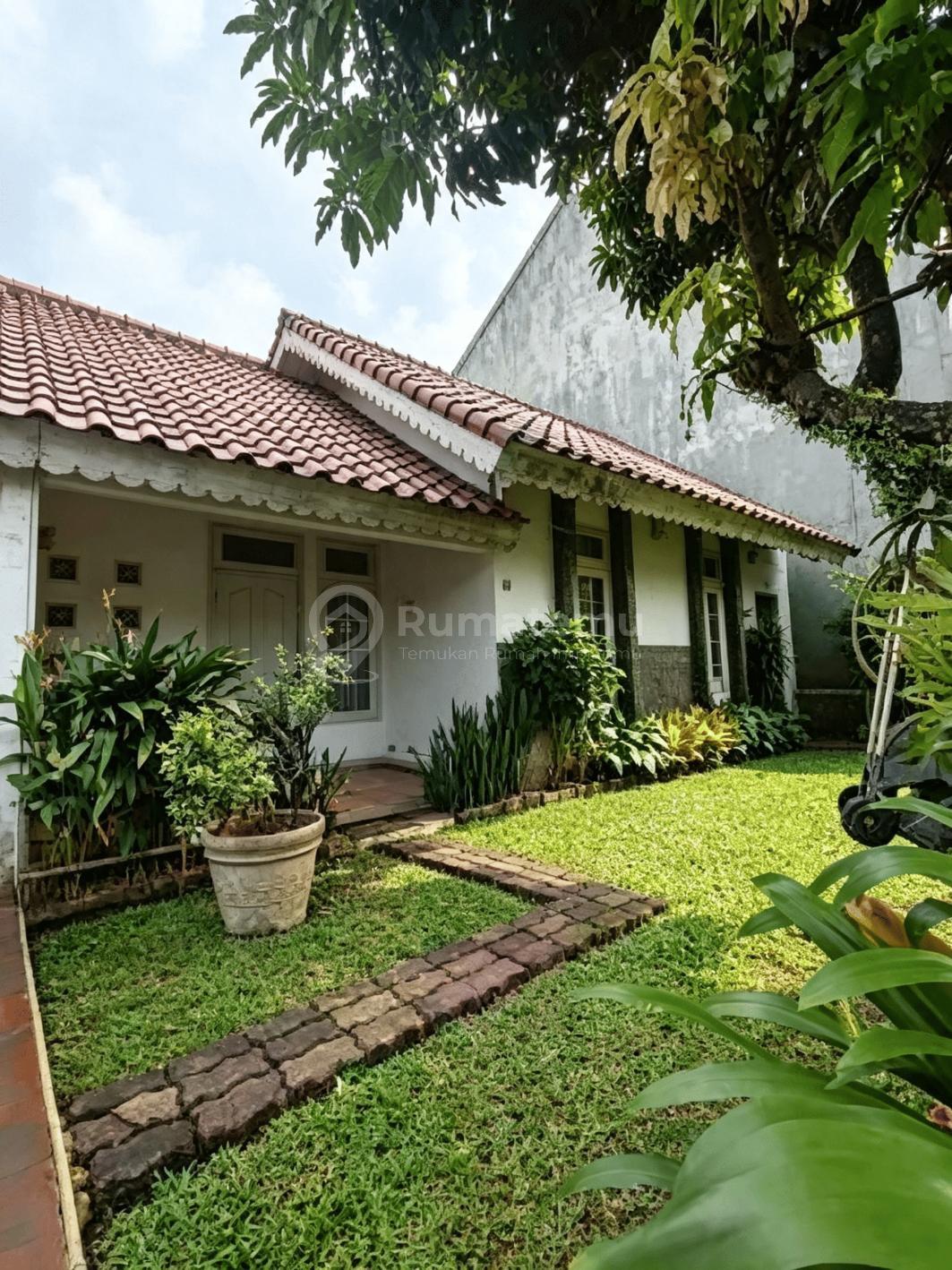 Rumah Second Semi Komplek di Cipete Jakarta Selatan