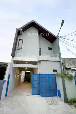 Rumah Industrial Minimalis 2 Lantai di Area Rawamangun