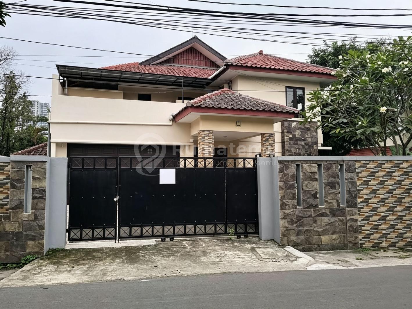 Dijual Rumah swimming pool cocok untuk dijadikan Kantor Cilandak Timur Jakarta Selatan
