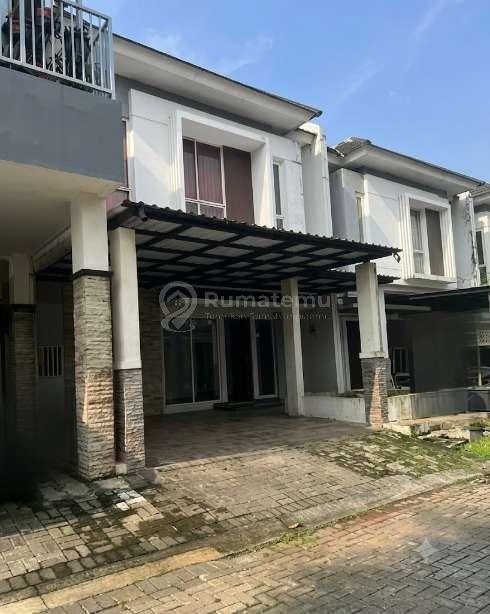 Rumah sedang renovasi hadap utara luas 120 meter 3 kamar tidur lokasi strategis The Green BSD