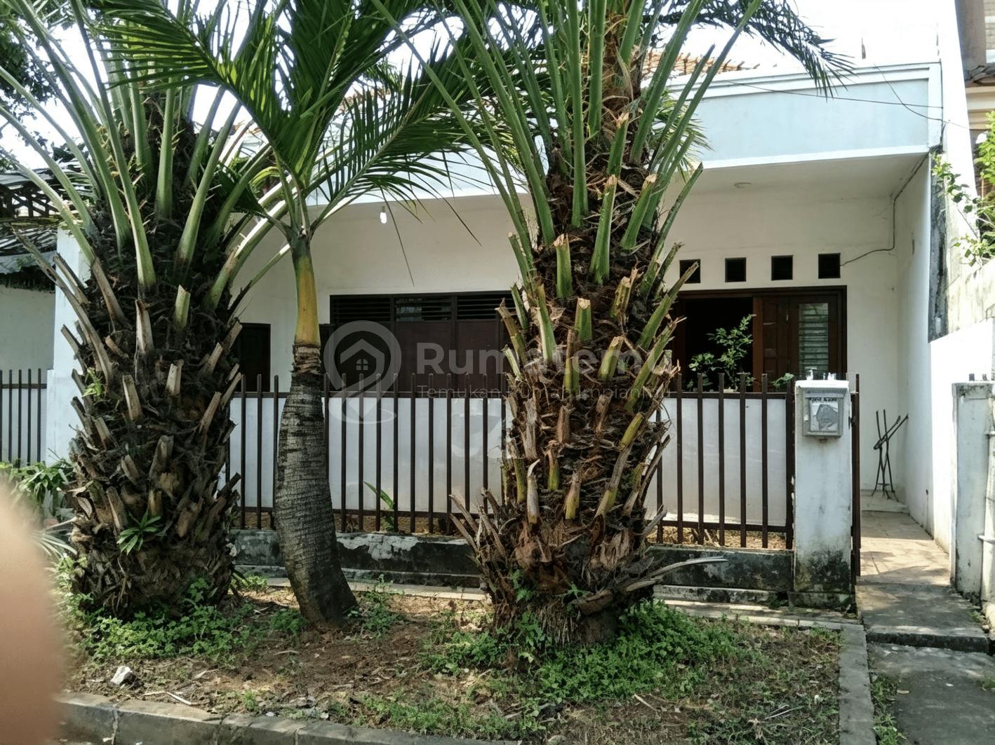Dijual BU rumah tua komplek hitung tanah Kondisi: Kosong sejak thn 2020 Lantai: 2 Lantai row jalan 2 mobil lebih, Cempaka Putih, Jakarta