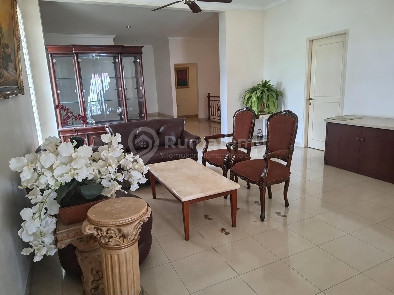 Rumah, 2 Lantai, SHM, Siap Huni