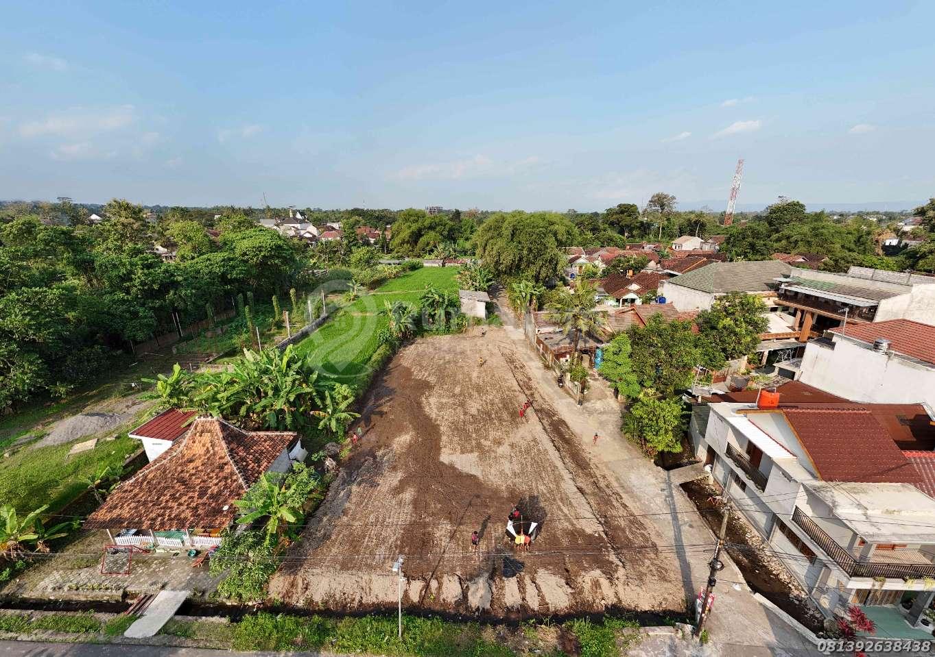 5 Menit Hyatt Regency Tanah Hook Apik Jl Kaliurang Km 10 SHM Sardonoharjo Ngaglik Dekat UII UGM Jogja