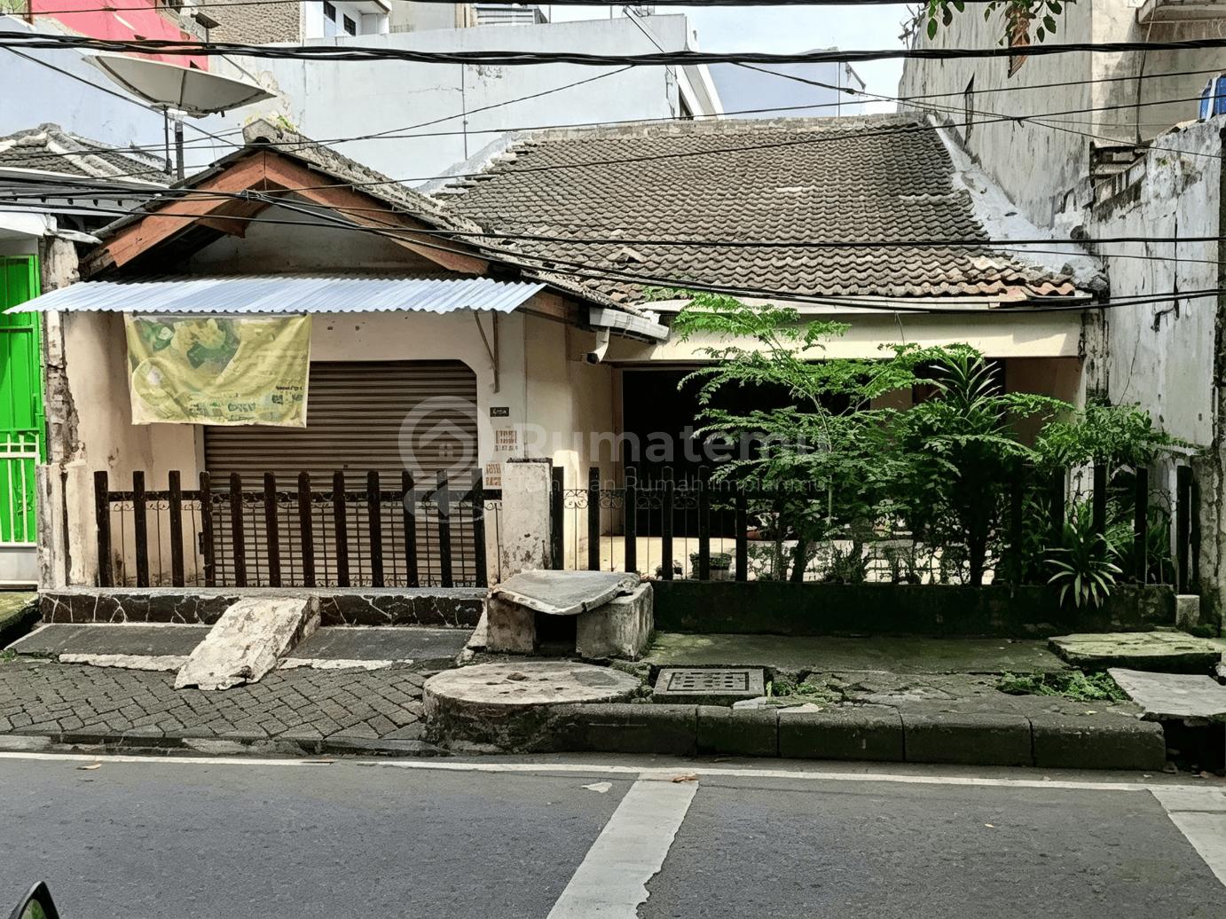 Dijual Rumah Lokasi Strategis di Perbatasan Jaksel dan Jakbar