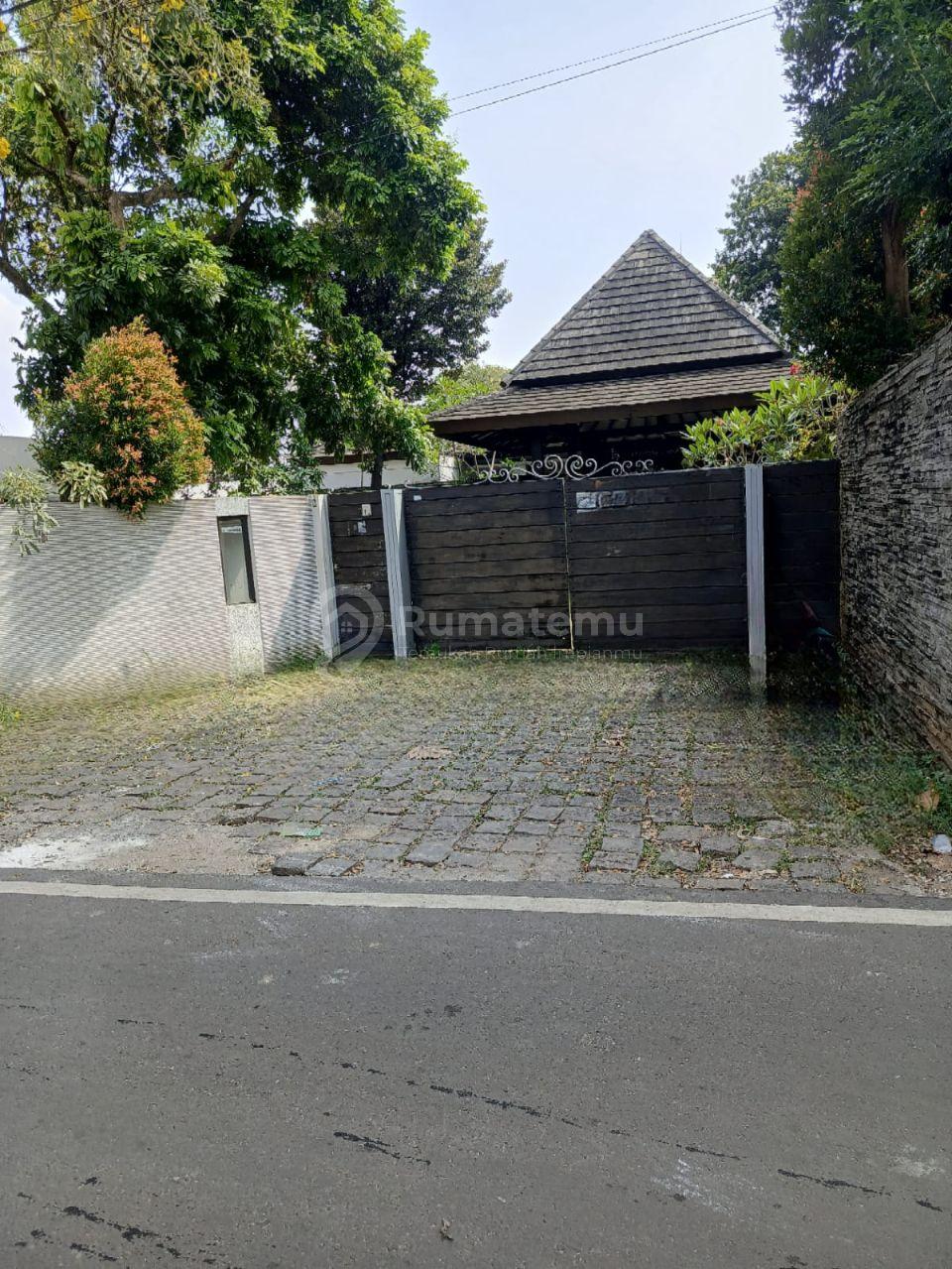 PUNYA 2 RUMAH + KOLAM RENANG + PENDOPO BESAR DALAM 1 PROPERTI! CIPUTAT