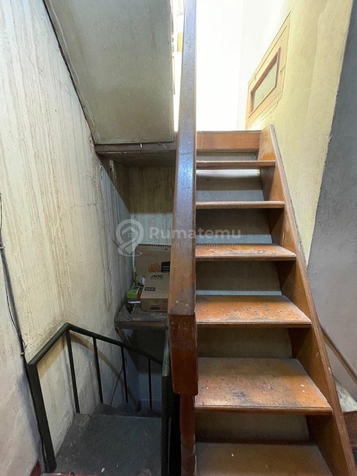 DIJUAL — RUMAH 3 LANTAI STRATEGIS PINGGIR JALAN RAYA PAGARSIH BARAT, BANDUNG