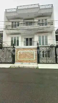 Jual Rumah Besar 3 Lantai di Gading Kirana Kelapa Gading