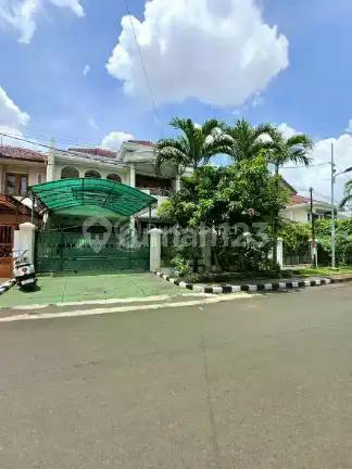 Rumah Secondary Terawat di Pondok Kelapa