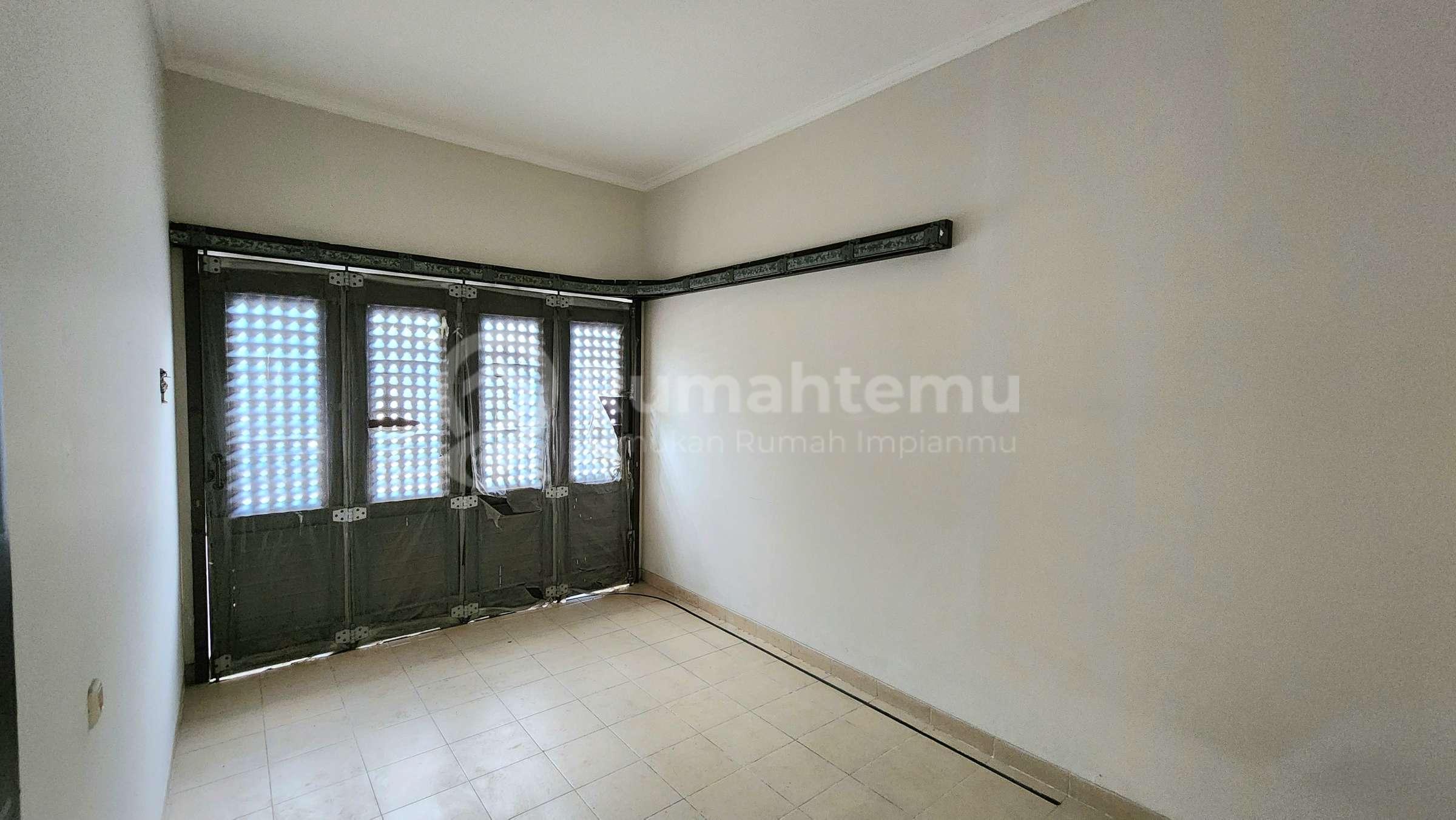 DIJUAL RUMAH Newton Scientia  Siap huni