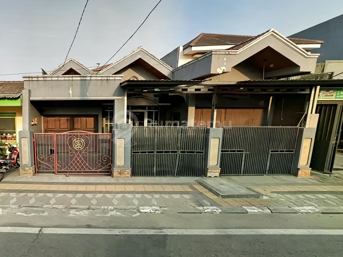 Dijual Rumah pinggir jalan sangat strategis bisa untuk usaha Pamulang Tangerang Selatan