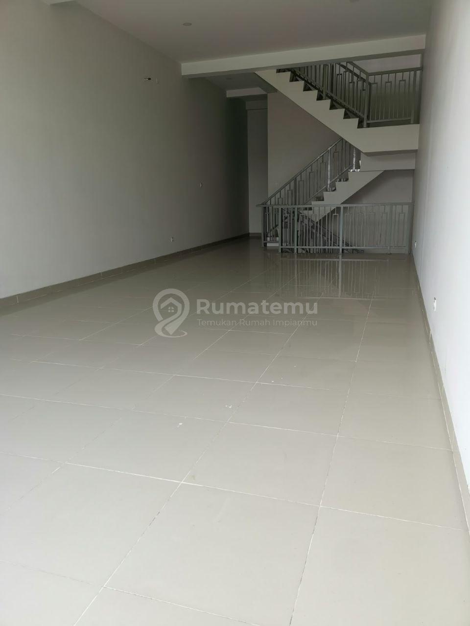 Ruko Posisi Badan di Vasanta Innopark Cikarang – 4 Lantai, Cocok Untuk Kantor & Usaha