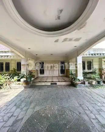 Dijual Rumah 2 Lantai di Menteng. Lokasi Elite, Dekat Jl. Suwiryo
