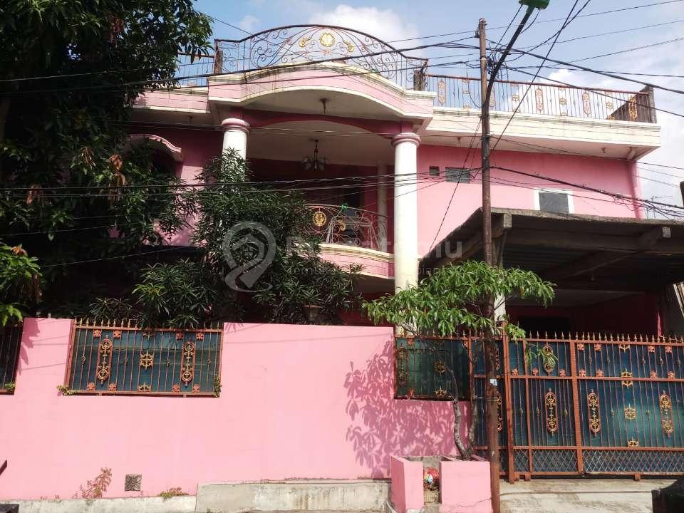 Jual rumah mewah di dalamkomplek terasa nyaman dengan Private Pool di Duren Sawit