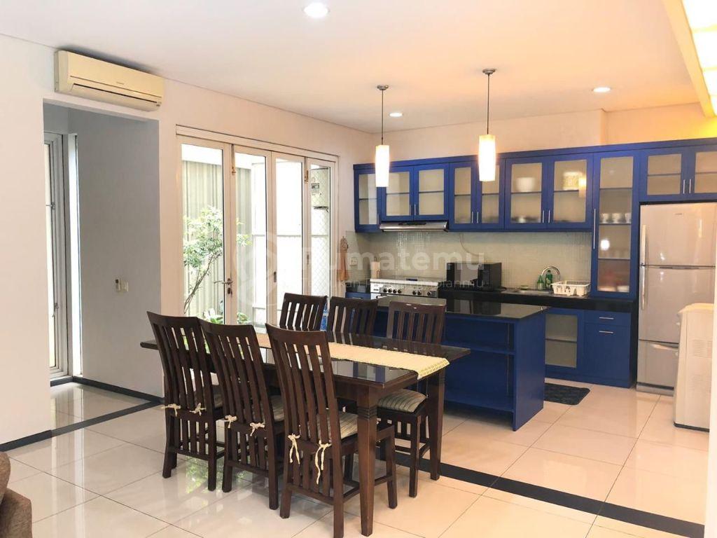 DISEWAKAN RUMAH 2 LANTAI AREA KEBAYORAN BARU