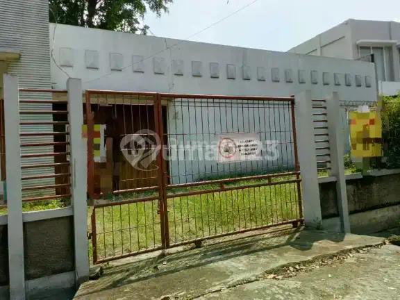 Dijual Rumah Hitung Tanah di Griya Loka Luas 1000 Meter