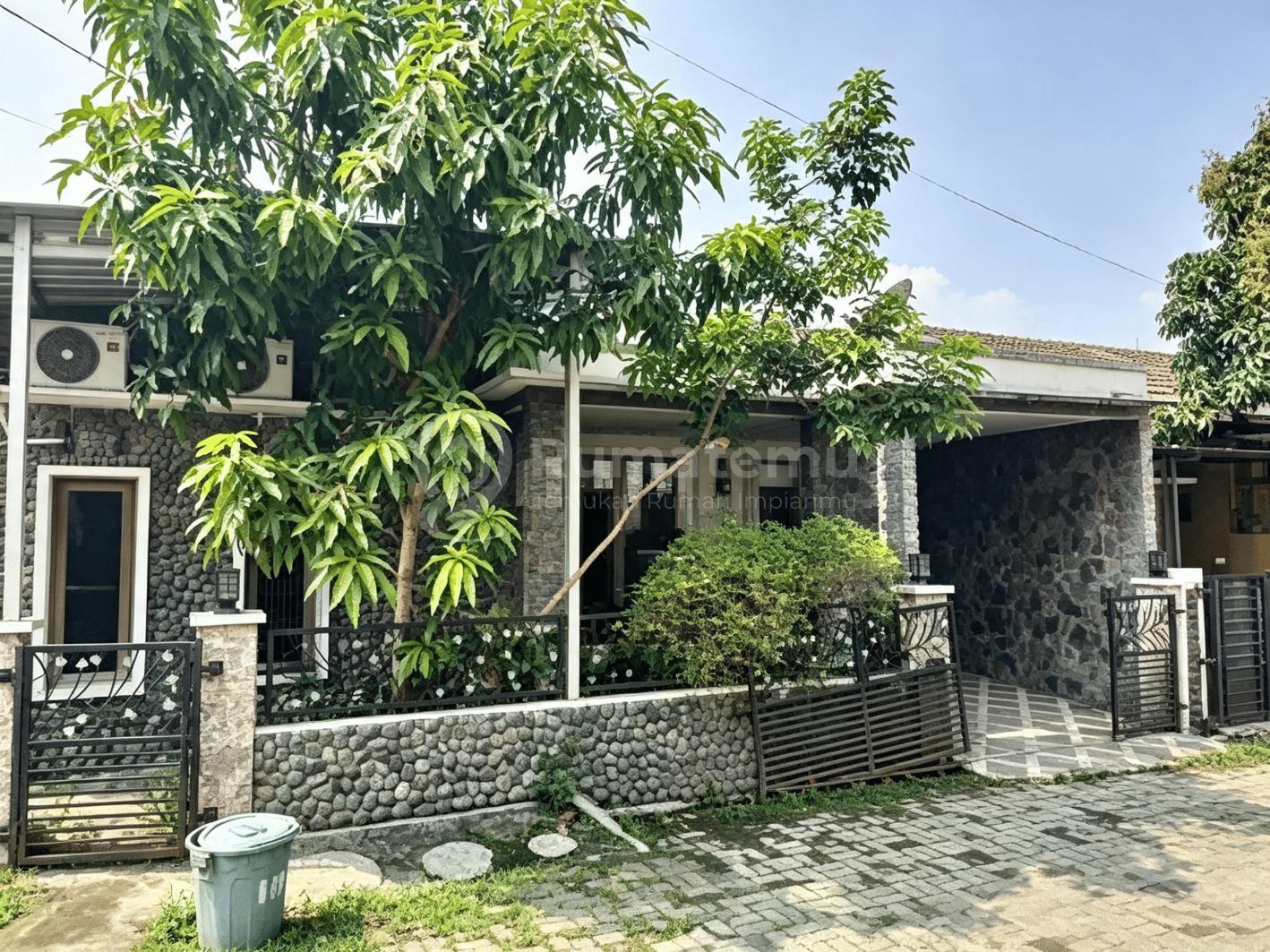 Rumah Luas Hoek Dalam Komplek Di Graha Asri Cikaran