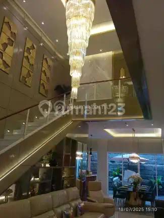 Dijual Rumah Mewah Dilengkapi dengan Interior Super Mewah