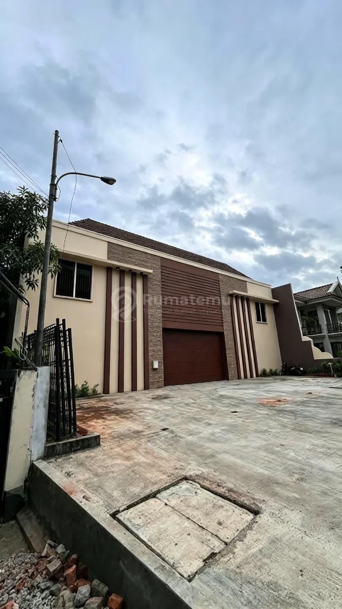Gudang Ciledug Dijual Luas 827 Meter Bangunan 2 Lantai Ada Lift Barang Siap Pakai