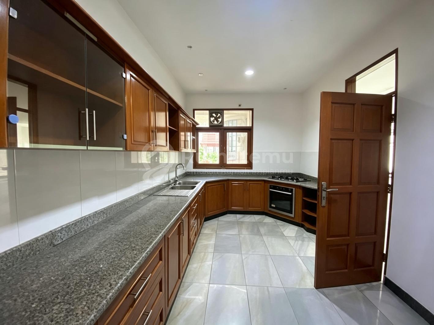 Sewa rumah untuk kantor + swimming pool Patra Kuningan, Jakarta Selatan