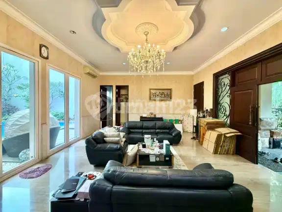 Dijual Rumah 2 Lantai di Patal Senayan, Jakarta Selatan