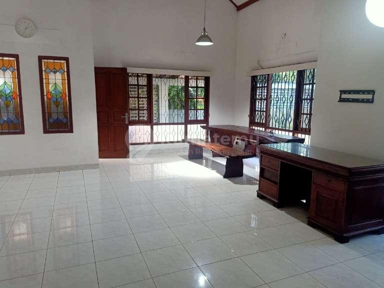 Disewakan rumah town house plus swiming pool  unit town house ac di 3 kamar di Cilandak Barat
