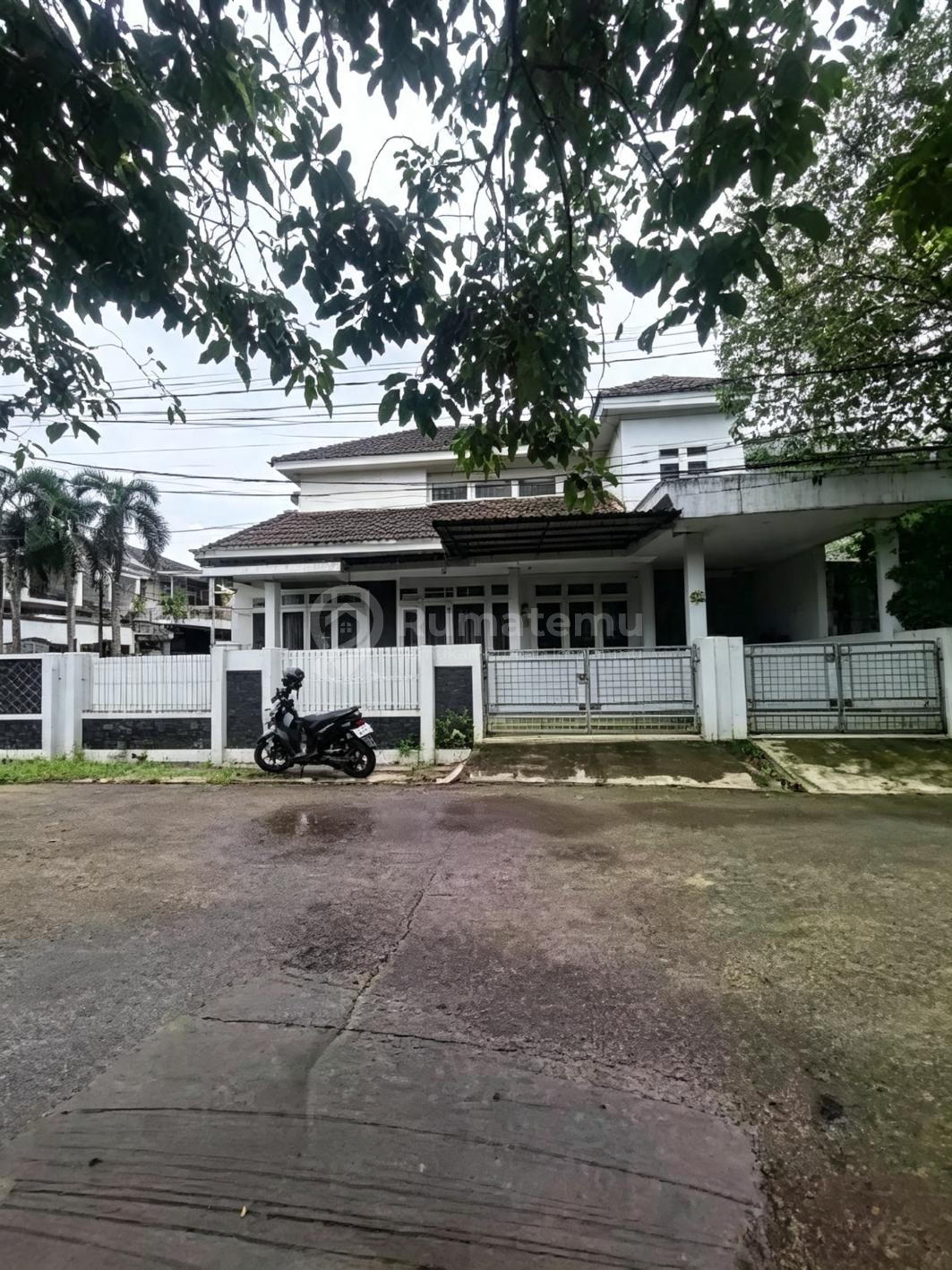 Rumah Secondary di Jatiwaringin Pondok Gede