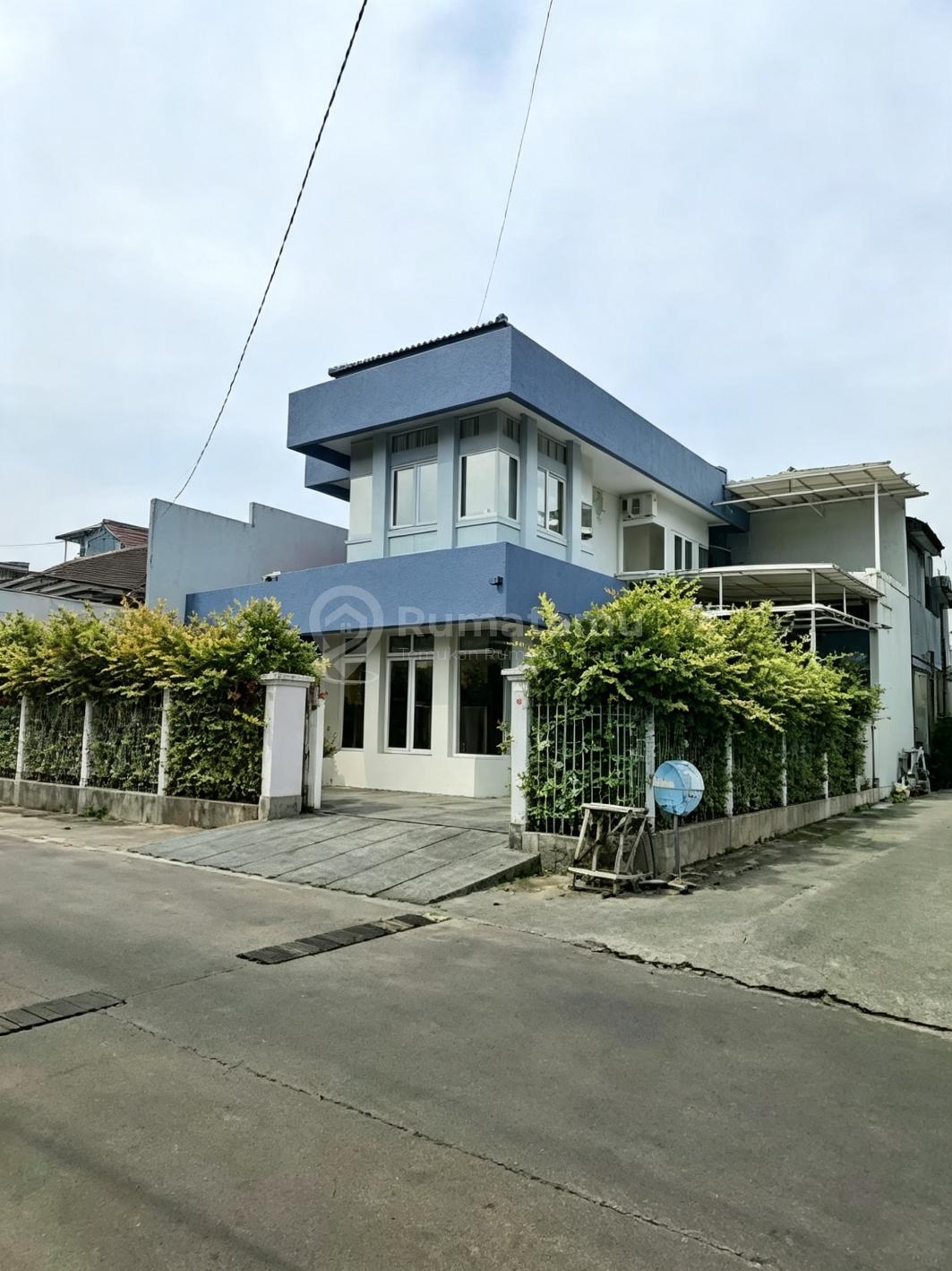 Dijual Rumah Mewah Lokasi Strstegis Di.cikunir