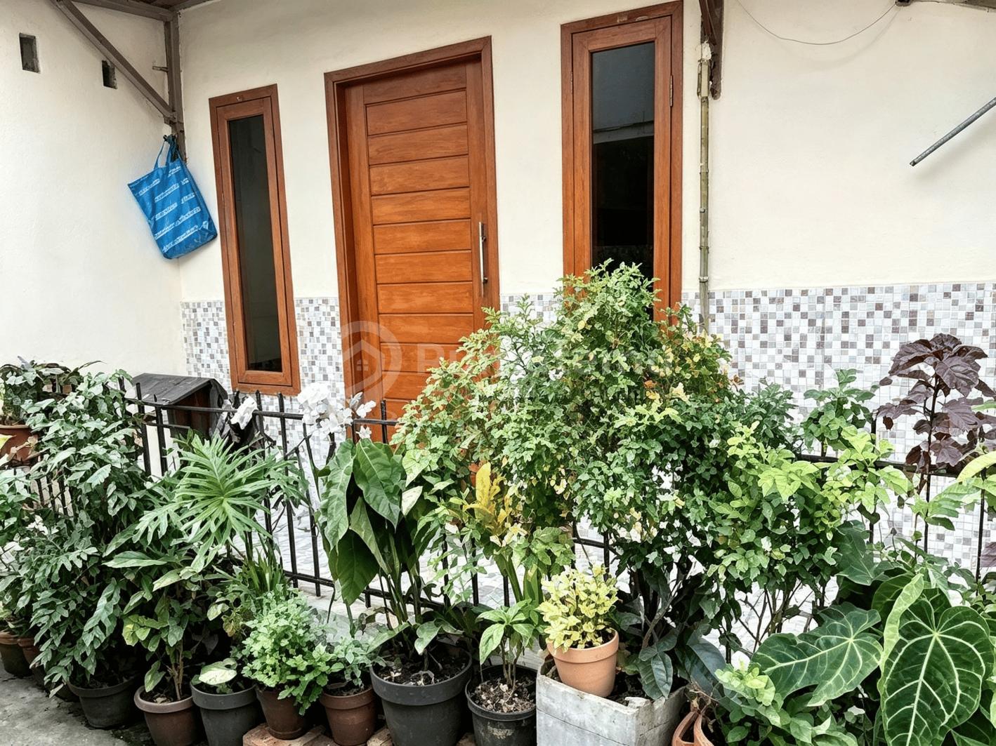 Jual rumah 1 lantai lingkungan sangat nyaman dan cocok untuk kost BU Matraman, Jakarta Pusat