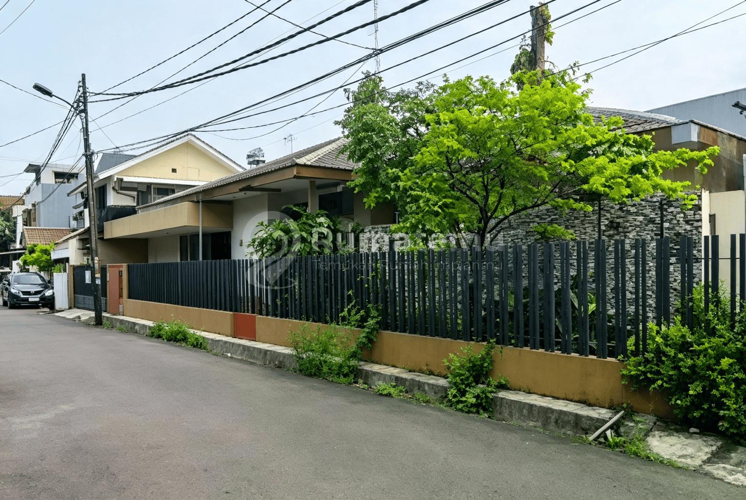 Rumah Lama 2 Hadap Muka untuk Kantor Usaha di Rawamngun