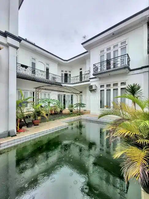 For Sale:  Rumah Mewah dan Megah dalam Komplek Elit Dekat Masjid di Cipete, Jakarta Selatan   Spesifikasi: