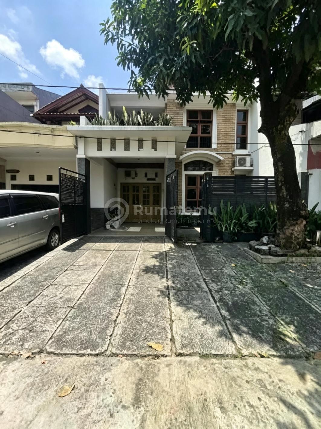 Rumah Dalam Komplek Lokasi Bebas Dari Banjir