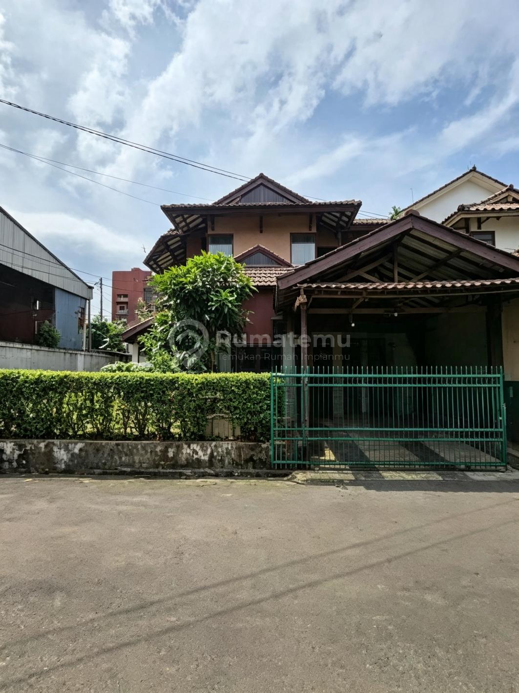 Rumah Secondary Dalam Cluster di Duren Sawit