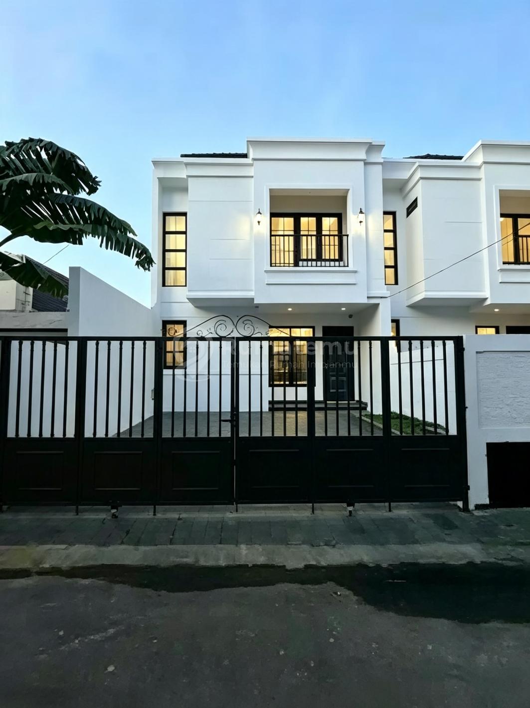 Rumah Baru Dalam Komplek di Pondok Bambu