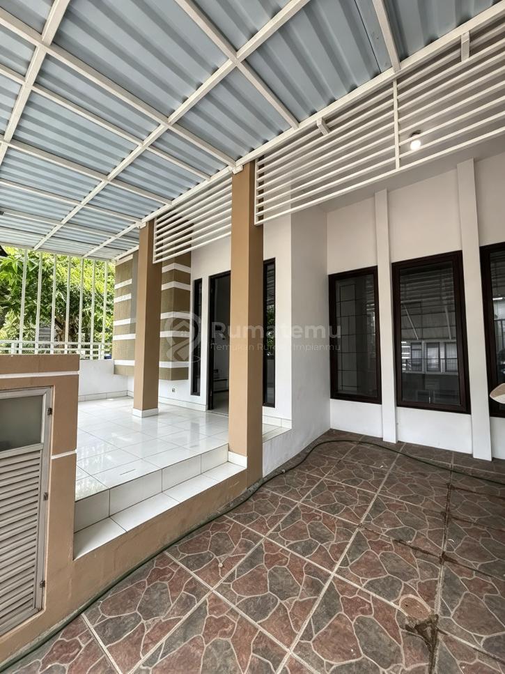 Dijual Rumah Bagus Siap Huni Dekat Pintu Tol di Emerald Bintaro Sektor 9