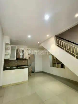 Dijual Rumah Semi-Furnished Hadap Selatan @Layar Permai
